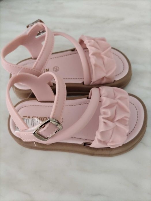 Сандали новые, с этикеткой для девочки 25 размер