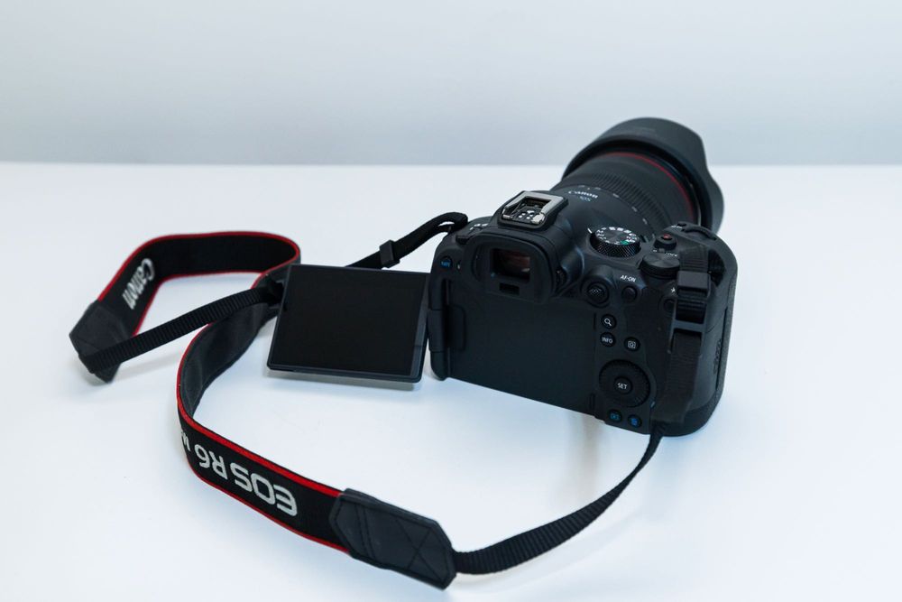 Canon EOS R6 Mark II + Canon RF 24-105 f4 Гаранция от Фотосинтезис! Неразличима от НОВ