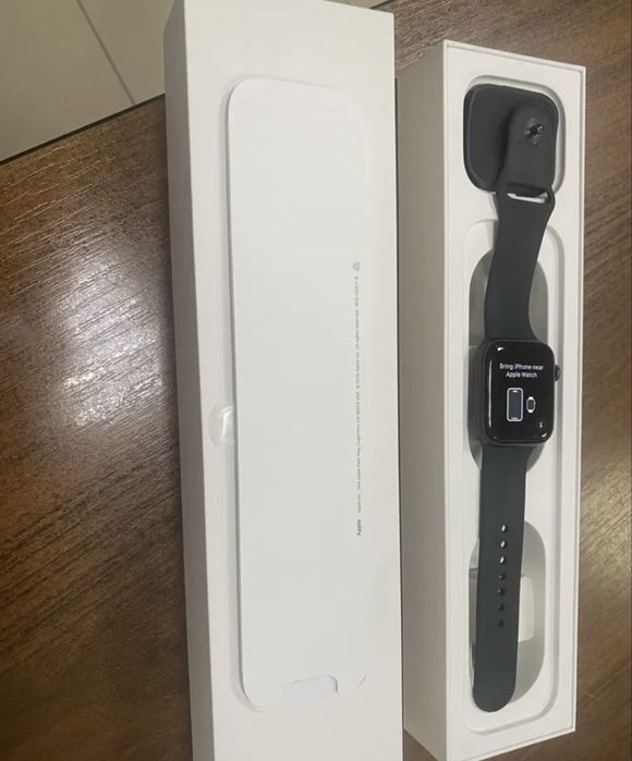 Продам Apple Watch Series 5