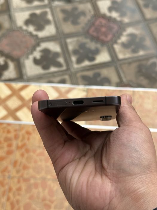 Samsung S24 evro. 2 sim ikalasi ham imeykadan o’tgan. Xotirasi 8/256.