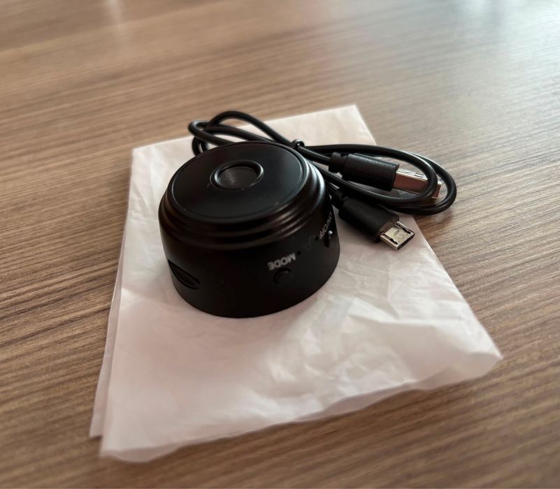 Компактна мини камера с USB кабел и слот за microSD карта