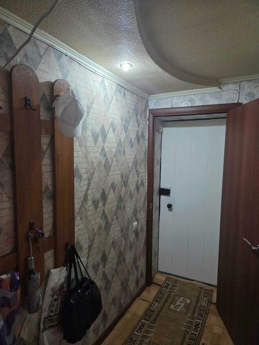 1 ком квартира в районе вокзала, средний этаж