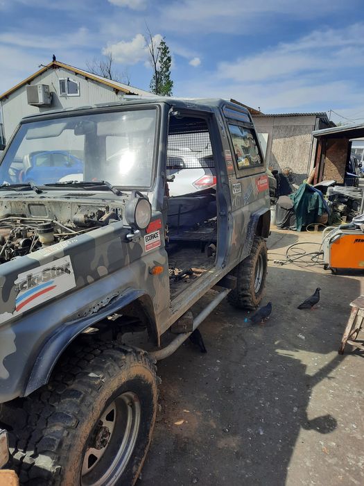 Dezmembrez Daihatsu Rocky motor BMW