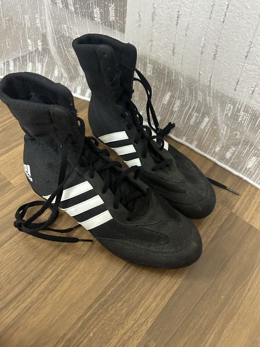 Adidas маратонки  40 н