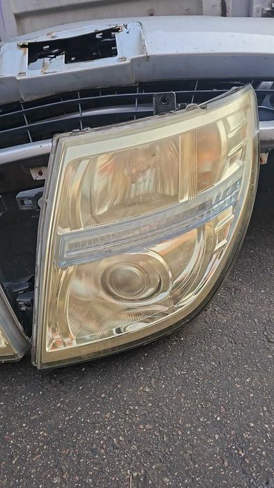Фары на Nissan Elgrand