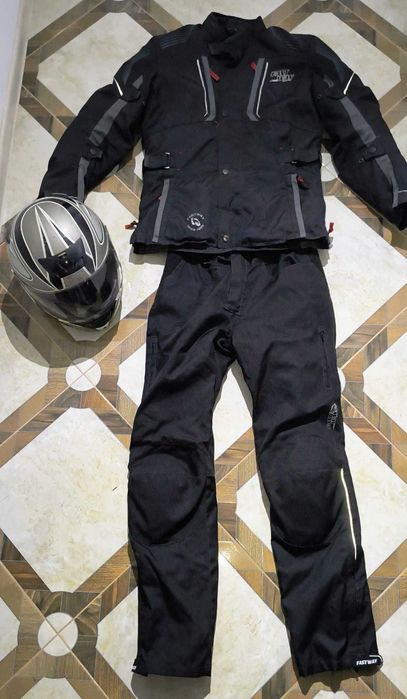 Vand echipament motocicleta