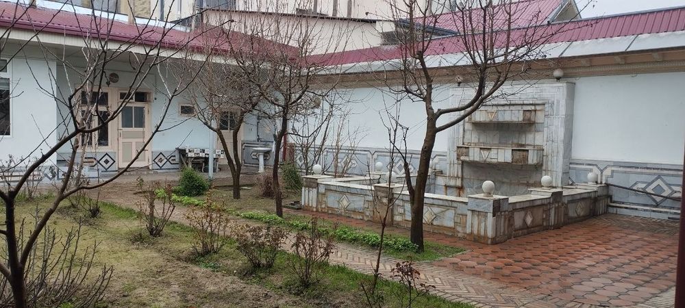 Срочно продажа дома
Шайхантахурский район 
4.7 соток
Цена 305000$
Тел.