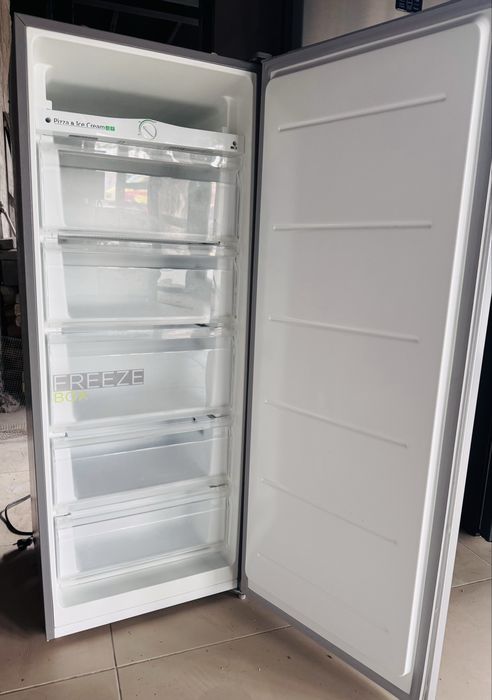 Продается отличный Морозильник стоячи