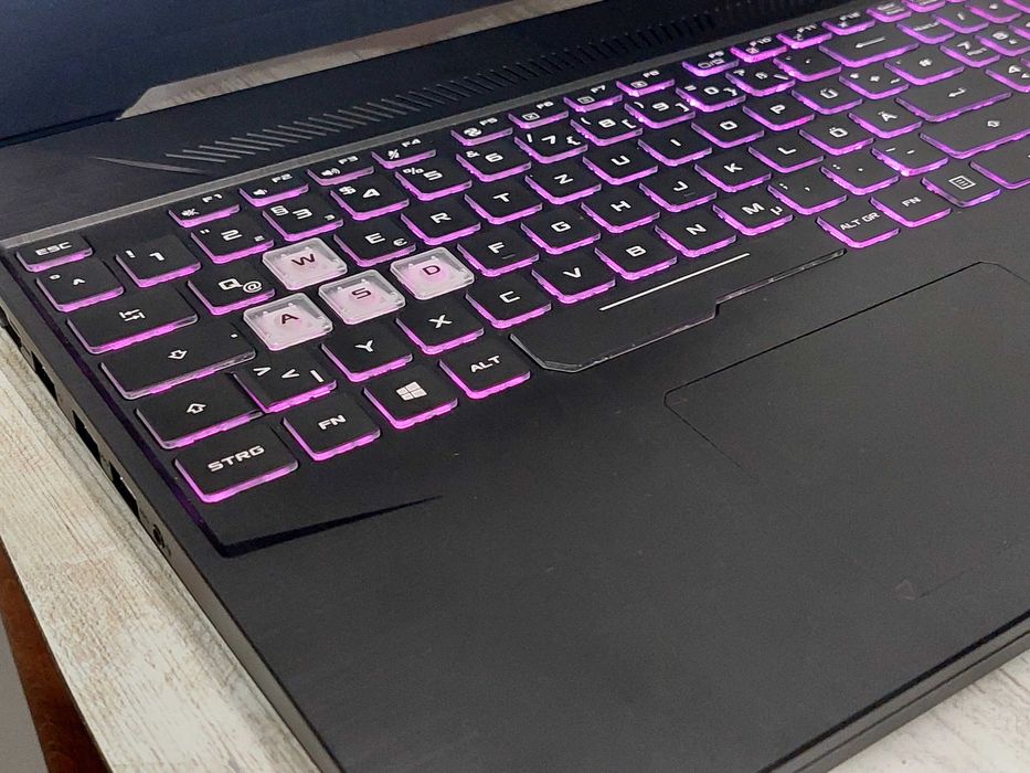 16GB RAM, RTX 2060 6GB 144Hz FULL HD 15.6" геймърски лаптоп Asus TUF Gaming FX505DV