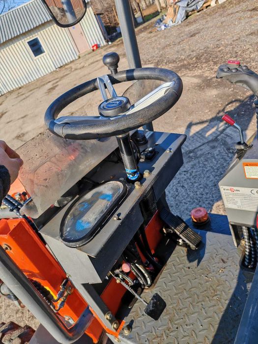 Lukton EREL 04 Buldo incarcator frontal stivuitor