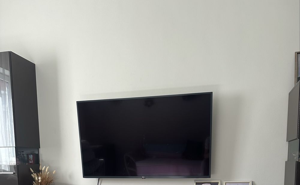 Телевизор LG 145 см