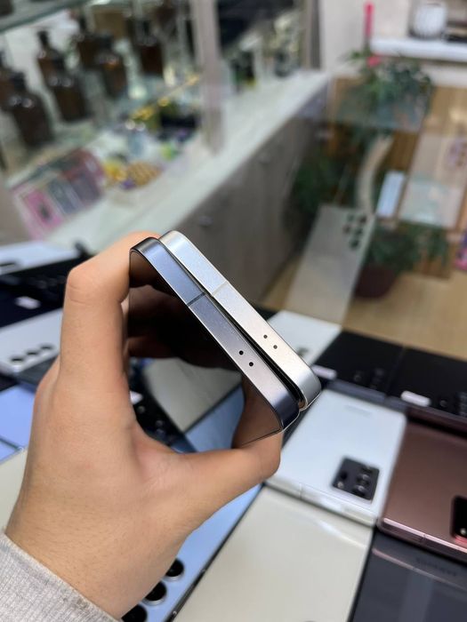 Samsung  S24  5G.
