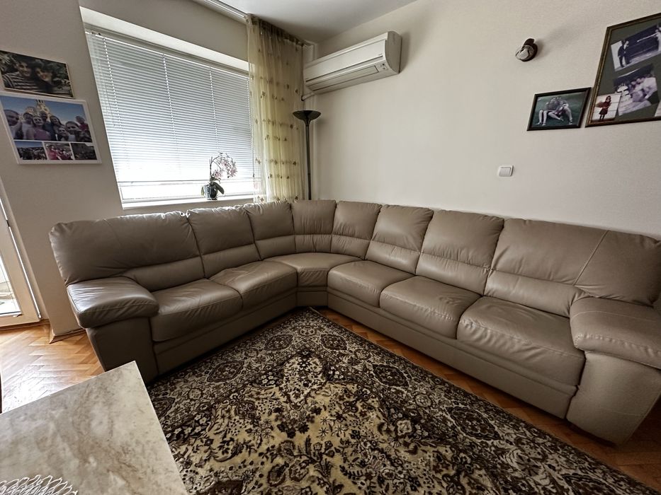 Продава се кожен ъглов диван + кресло с релакс механизъм — телешка кожа, италианско качество