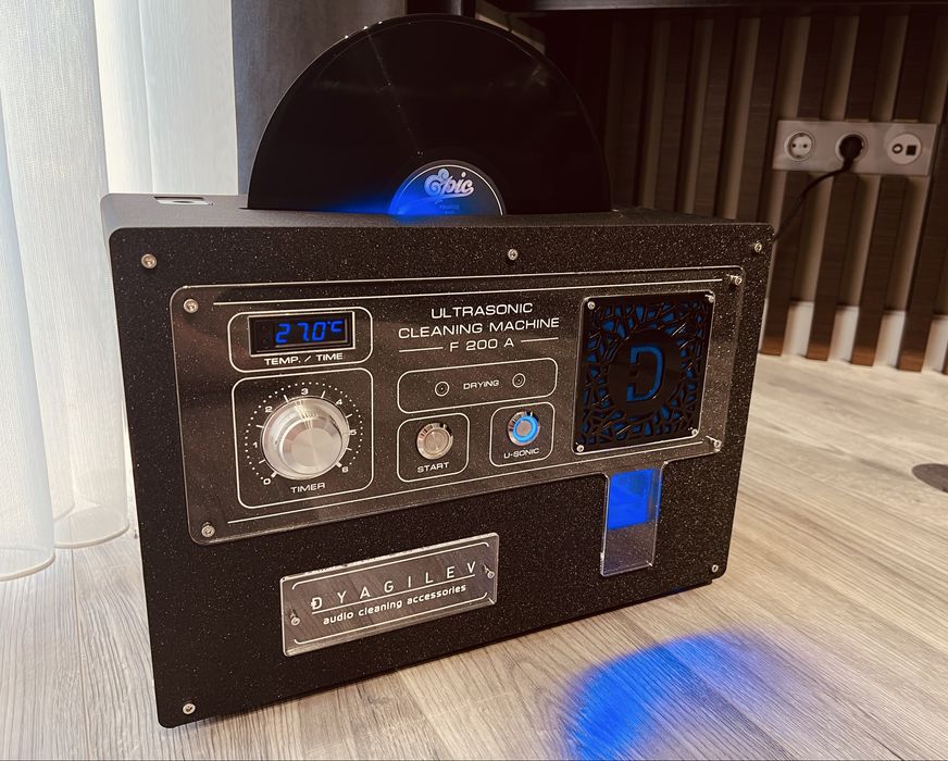 Ультразвуковая очистка виниловых пластинок.