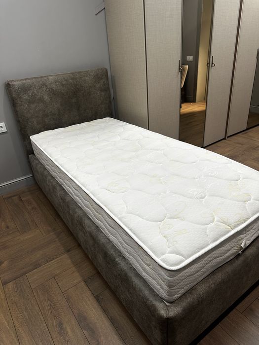 Кровать односпальная 200x90 с матрасом