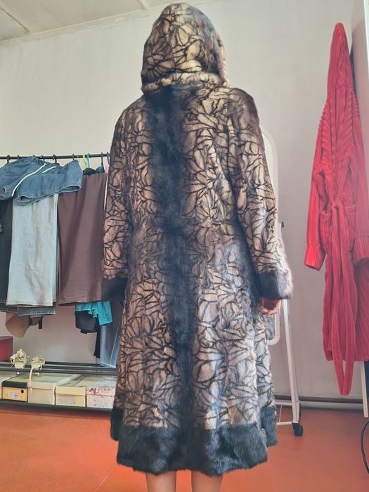 Шуба 10 000тг         .
