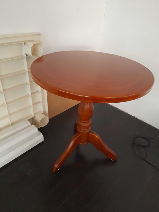 Masuta rotunda de cafea