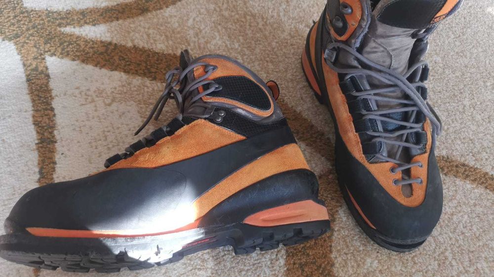 bocanci iarna salomon  43 - 44