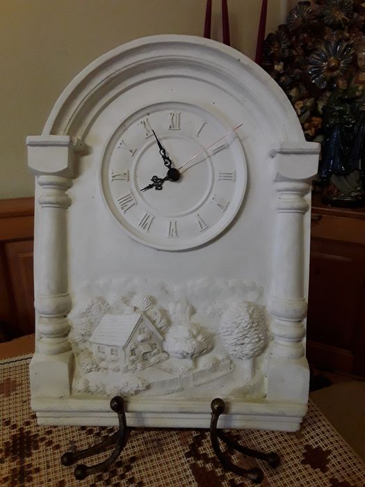 Ceas deosebit reprezentand un peisaj