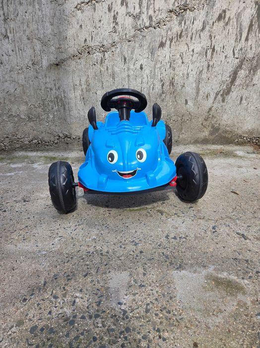 Детска кола с педали