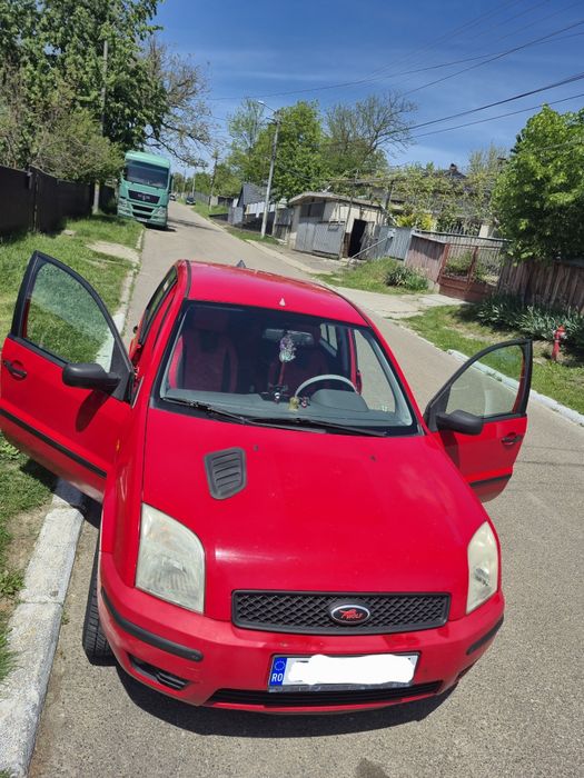 Vând Ford Fusion