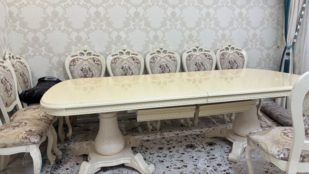 большой стол для гостинной