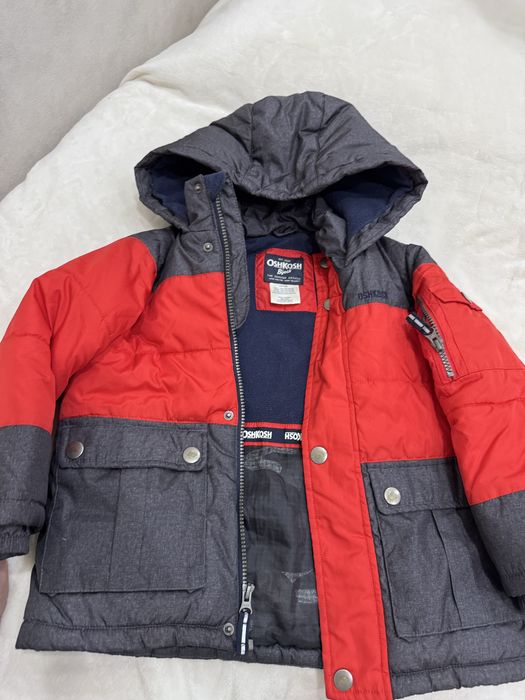 Куртки все в отличном состоянии oshkosh, champion, hilfiger. Шапка h&m