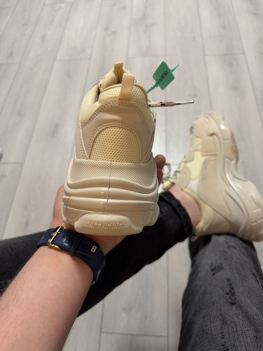 Adidasi Unisex Balenciaga Triple S Crem!