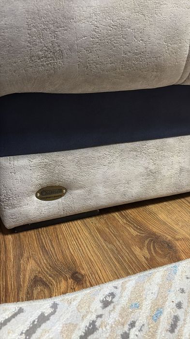 Продам диван угловой б/у