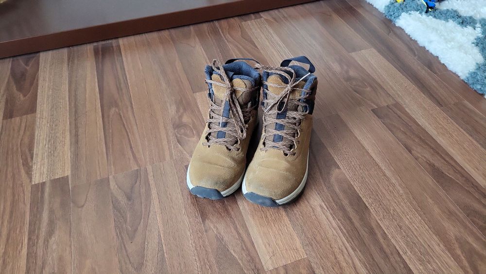 Ghete imblanite, impermeabile din piele