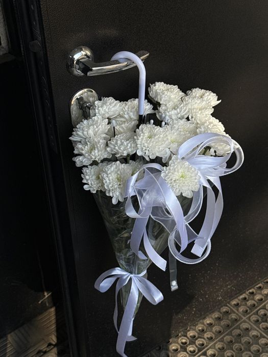 Цветы в зонтике в Павлодаре