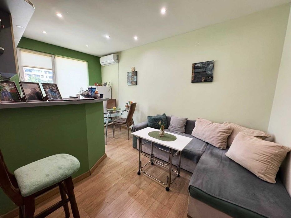 Продава се Двустаен апартамент в Велико Търново, Център - 50 кв.м за 1460 €/кв.м - Снимка #1