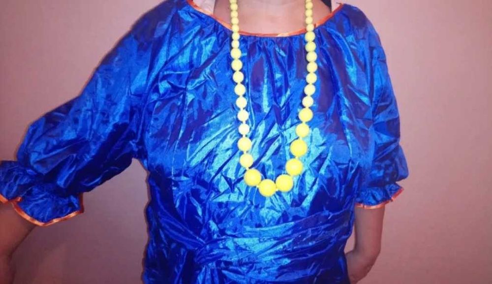 Костюмы на праздник дешево