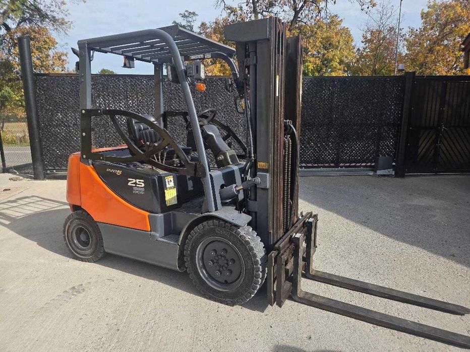 stivuitor doosan diesel an 2015 triplex  2500 kg util impecabil  4740 ore