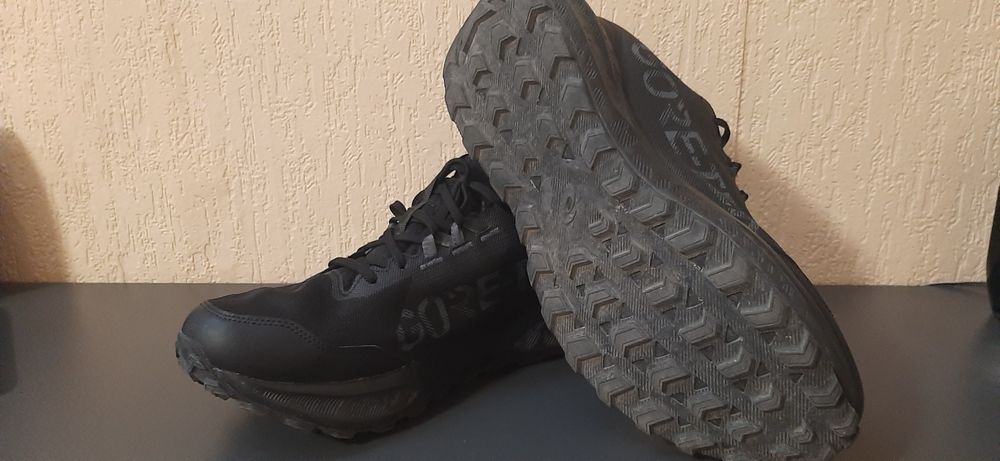 Asics gore tex  44 номер