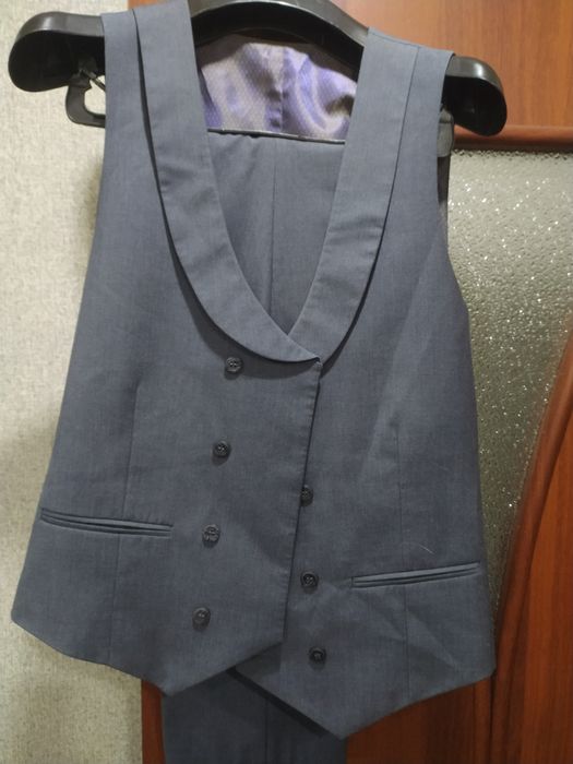 Продам костюм тройка