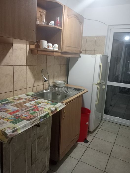 Închiriez garsonieră in Pitești ,zona Prundu,la curte ,un băiat .