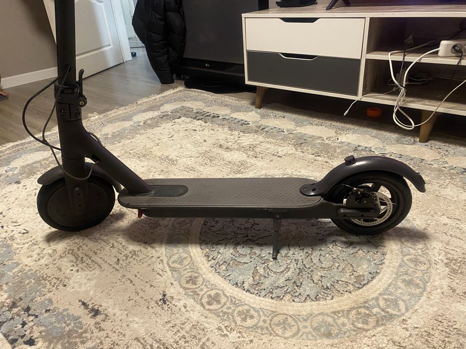 Продам электросамокат Xiaomi M365