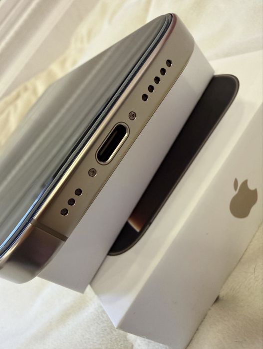 Продаю iPhone 16 pro