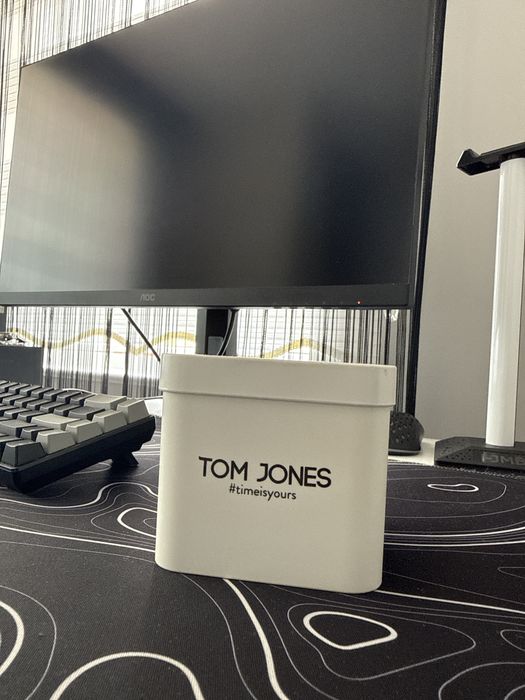 Часовник Tom Jones