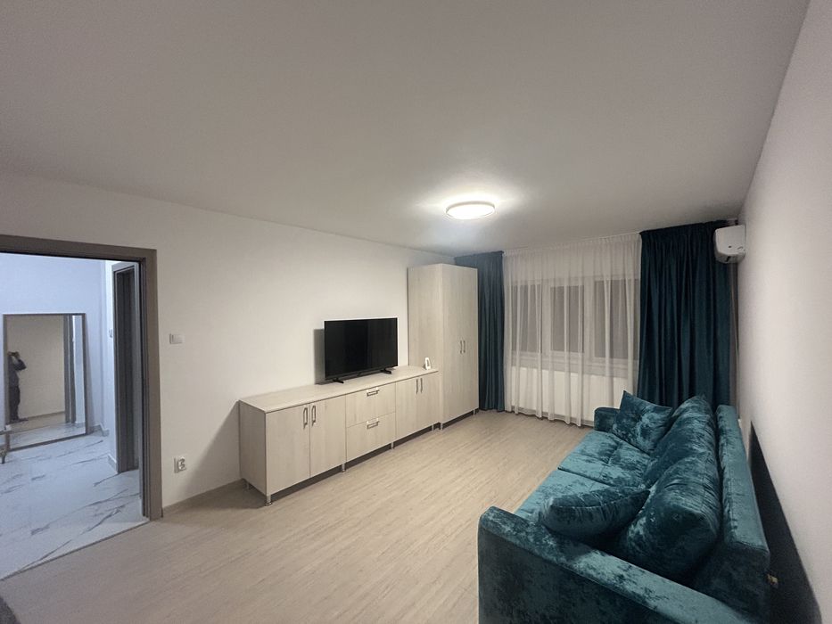 De inchiriat apartament 2 camere decomandat . Recent renovat.