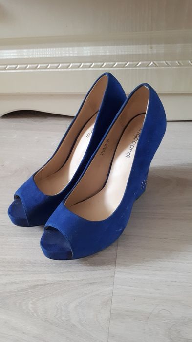 Продам босоножки  замшевые