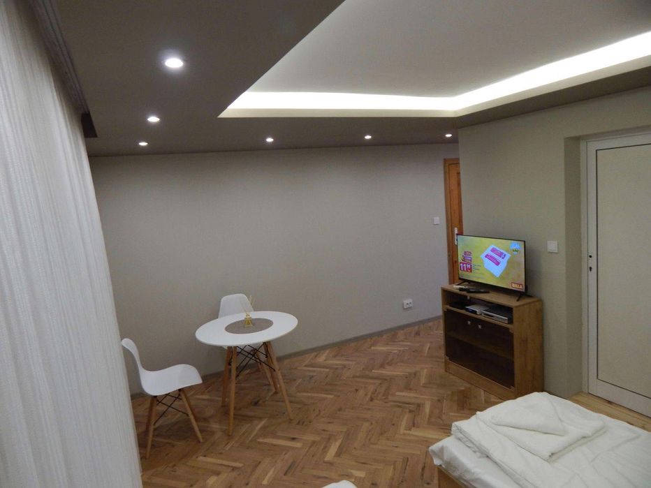 Дава се под наем Едностаен апартамент в Варна, Център - 40 кв.м за 398.82 € - Снимка #4