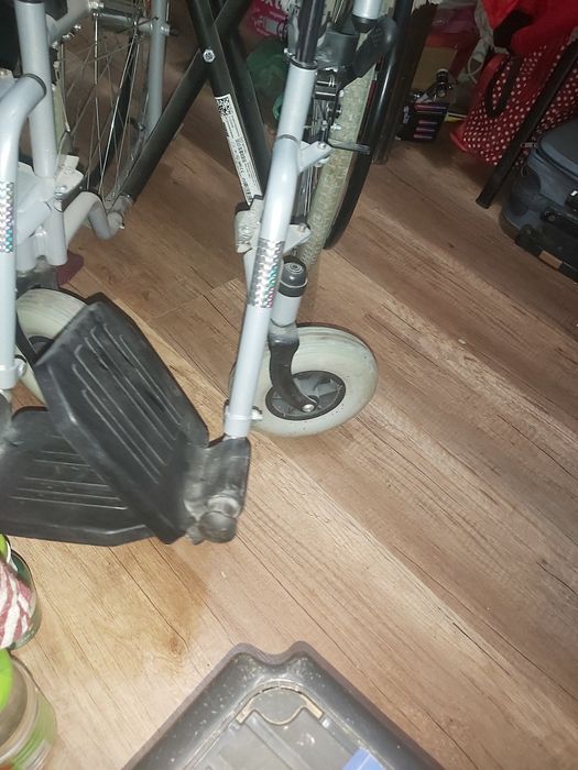 Carut nou cu rotile pentru persoane cu dizabilități