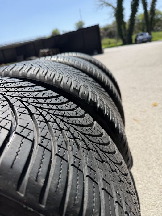 Продавам 4 броя всесезонни гуми Goodyear 225/40/18