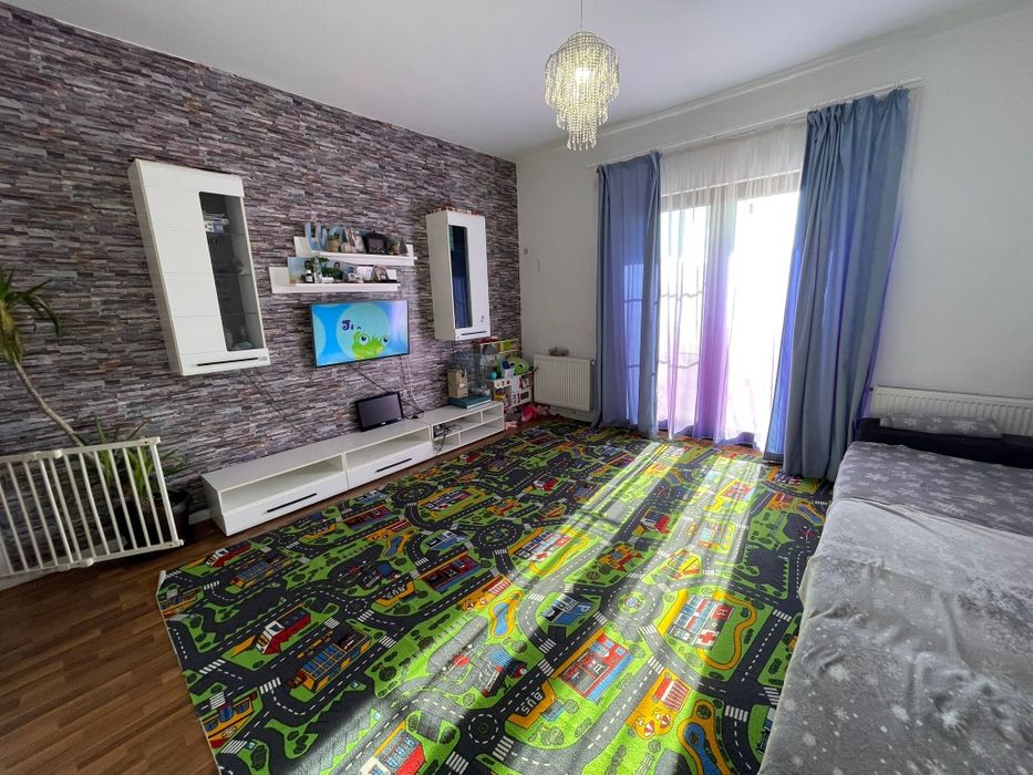 Închiriez casa 4 camere