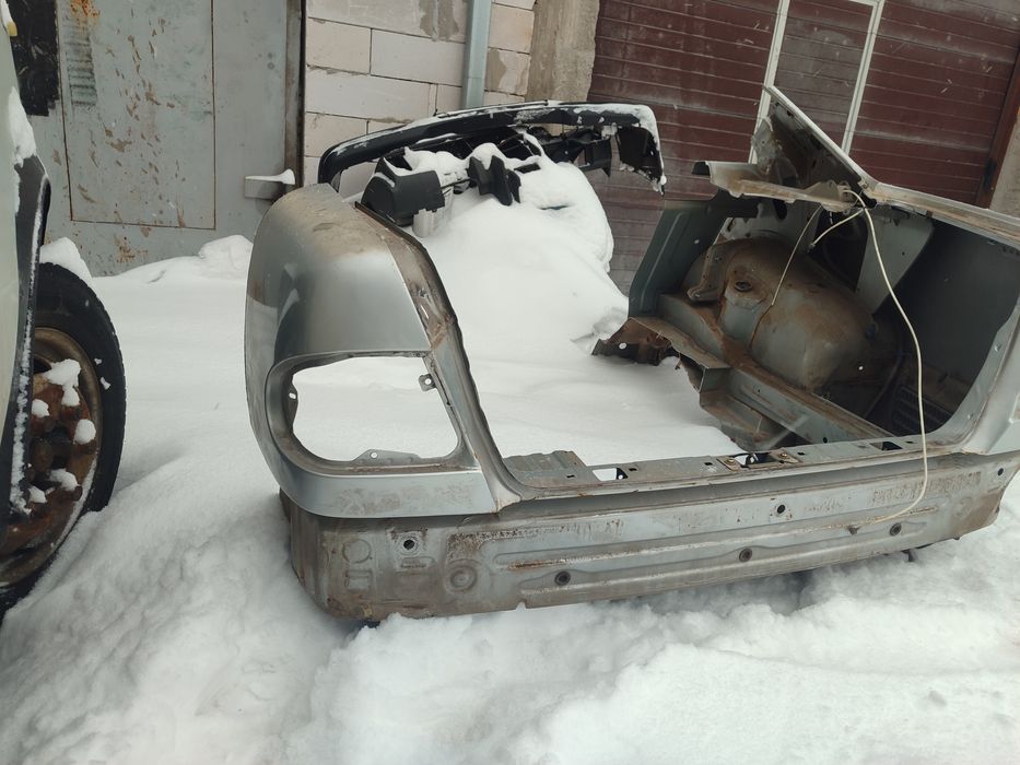 Задний крыло телевизор на Мерседес W210