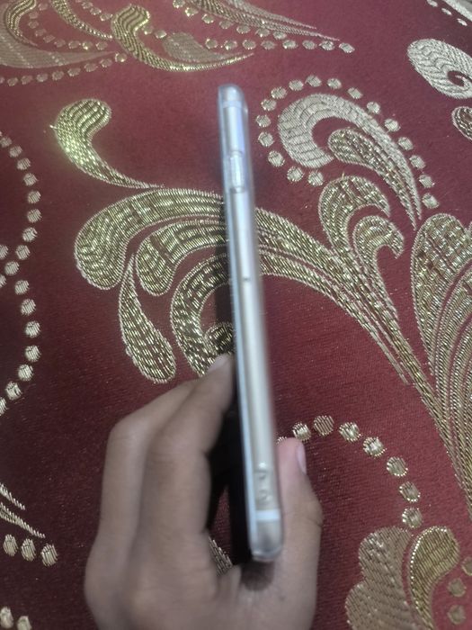 iPhone 7 sotiladi 128/8