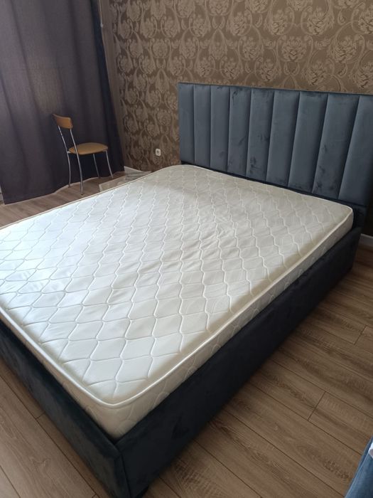 Продам кровать с матрасом