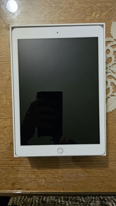 Tableta Apple iPad ecran Retina de  9.7"